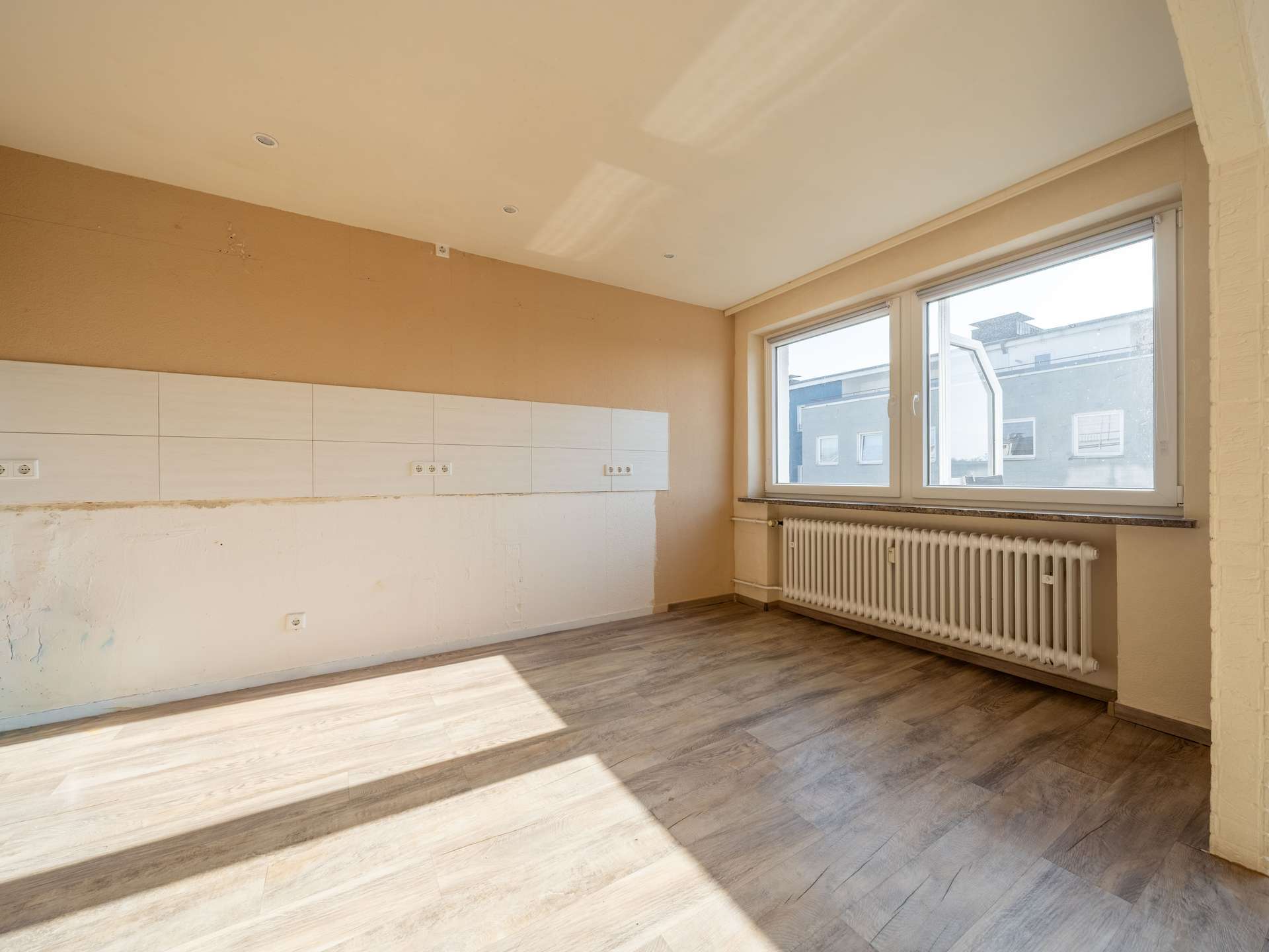 Immobilie in Bottrop - Barrierearme 2,5-Zimmer-Wohnung mit Aufzug und zwei Balkonen in zentraler Innenstadtlage - Bild 1