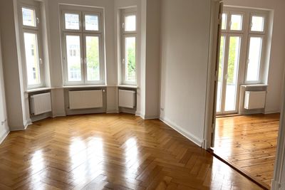 Hübsche, vollständig renovierte 3-Zi. Altbau Wohnung