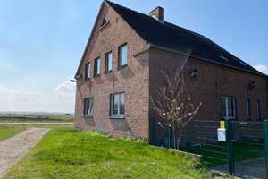 Malchin: 3.600 m² Grundstück mit 2 Familienhaus frisch saniert per SOFORT zu VERKAUFEN – Basedowerstr 82, 17139 Malchin – Vorschaubild 2