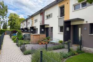 Familienwohntraum in Ludwigsfeld Idylisches Reihenhaus  mit viel Platz und Süd-West Terasse