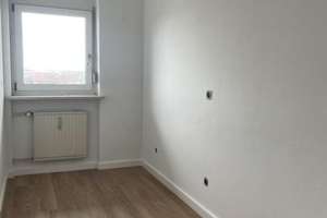 * Sanierte Wohnung mit Balkon und Loggia * – Schleißheimer Str. 341, 80809 Am Riesenfeld, München – Vorschaubild 5