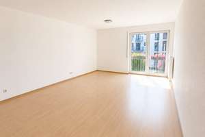 Seltene Gelegenheit in der Zellerau: Großzügige 3-Zimmer-Wohnung mit Balkon – Wredestraße 18b, 97082 Zellerau, Würzburg – Vorschaubild 2