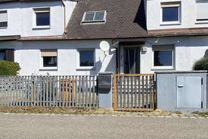 Haus mit viel Entwicklungspotenzial und Doppelgarage in ruhiger Lage von Augsburg-Hammerschmiede