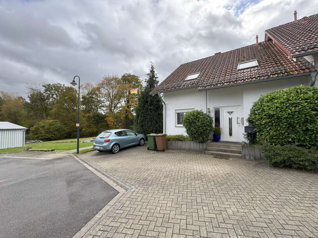 Immobilie in Roßbach - Gepflegte Doppelhaushälfte in ruhiger Lage – Ihr zukünftiges Zuhause mit Garten - Bild 1