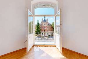 Wo der Balkon die Perspektive öffnet: Lichtdurchflutetes Eckwohnzimmer im Herzen von Löbtau – Die vollständige Adresse der Immobilie erhältst du vom Anbieter., 1159 Löbtau-Nord, Dresden – Vorschaubild 3