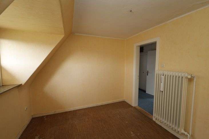 Immobilie in Groven - Gediegenes Einfamilienhaus auf schönem Grundstück mit altem Baumbestand in Lunden, Kreis Dithmarsche - Bild 0