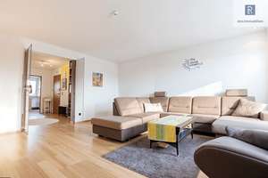 Düsseldorf-Holthausen // Schön geschnittene 3-Zimmer Maisonette-Wohnung mit Tiefgaragenstellplatz