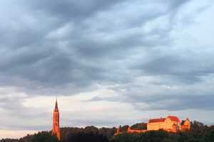 Nahe der Altstadt! URBANES WOHNEN - Moderne WOHNANLAGE mit Wärmepumpe in ruhiger Gartenlage – Landshut – Vorschaubild 1