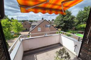 Sackgassenlage und dennoch zentral: 3,5 Raum Wohnung mit Balkon und Garage!