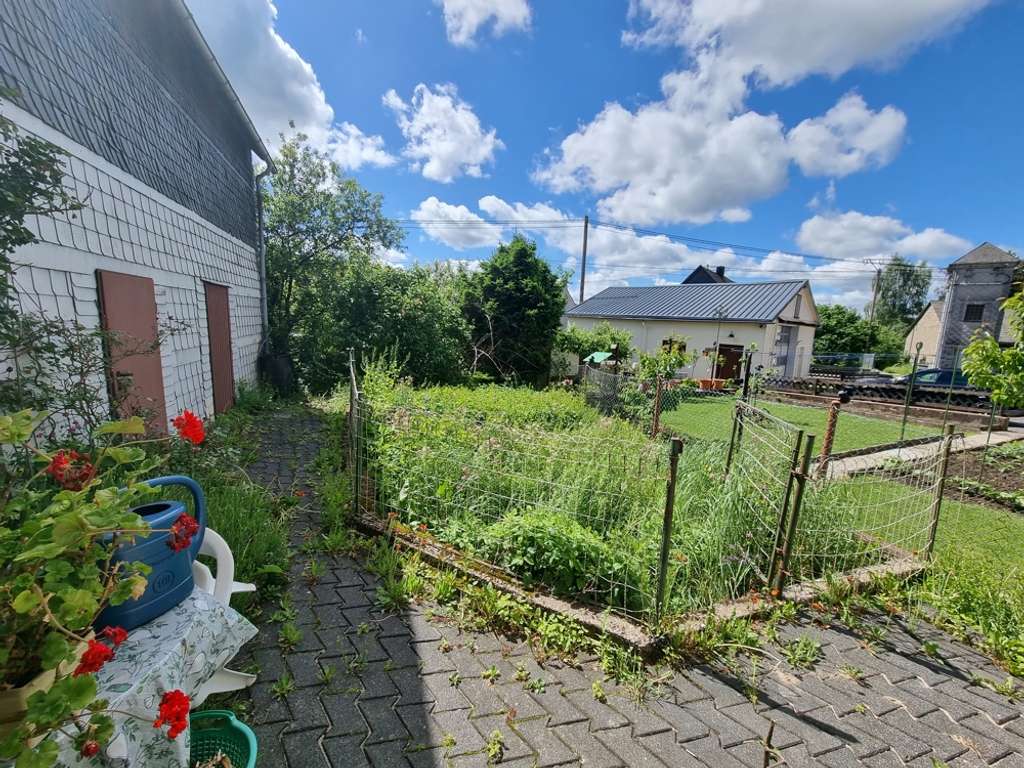 Immobilie in Oberroßbach - Solides Bauernhaus mit Scheune und Garage in Oberroßbach! - Bild 3