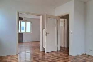 Helle 4 Zimmer EG-Wohnung mit großem Garten zur Gemeinschaftsnutzung und Terrasse – Die vollständige Adresse der Immobilie erhältst du vom Anbieter., 70563 Höhenrand, Stuttgart – Vorschaubild 9