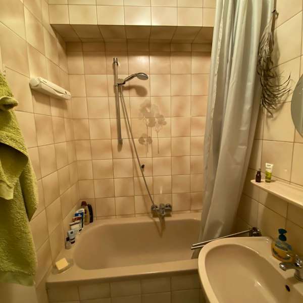 *** WG-geeignete 2-Zimmer-Wohnung mit Balkon über den Dächern von Aachen ***