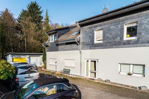 Wunderschöne Doppelhaushälfte mit Traumgarten, Gewerbeeinheit und 4 Garagen im Teileigentum! – Die vollständige Adresse der Immobilie erhältst du vom Anbieter., 51069 Dellbrück, Köln – Vorschaubild 2