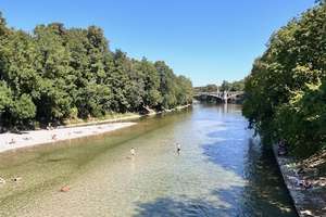 Wohnen im Lehel, wo München am schönsten ist - stilvolle Wohnung mit zwei Balkonen und Isarblick