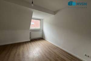 Gemütliche Dachgeschosswohnung mit 2 Zimmern und Dusche! – Johannes-Brokamp-Str.  24, 45355 Bergeborbeck, Essen – Vorschaubild 1