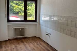 +++ Renovierte 2 Zimmer Wohnung, Balkon, neues Duschbad, Stellplatz möglich +++