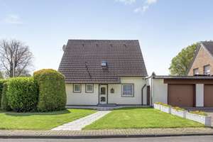 EFH in Bergheim-Büsdorf 743 qm Grundstück 128,38 qm Wohnfläche 58,80 qm Nutzfläche Garage 21,90 qm