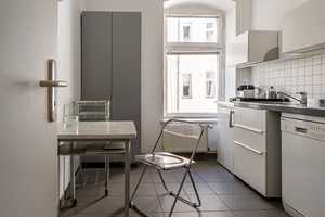 Ruhige Altbauwohnung in zentraler Lage, nahe Rosenthaler Platz – Berlin – Vorschaubild 4