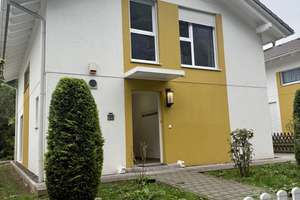 Nachhaltig wohnen: Modernes Zuhause, Baujahr 2017 und A+ Energieausweis 🌱 in ruhiger Stadtrandlage – Zur Winterhelle 25, 66869 Kusel – Vorschaubild 1