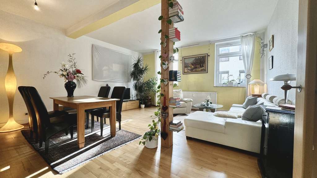 Freie 3 Zimmer Wohnung mit hohen Decken!  
Zentrale Lage von Bad Homburg