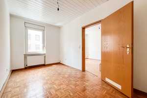 Frisch renovierte Wohnung in charmantem Altbau!  – Nürnberg – Vorschaubild 3