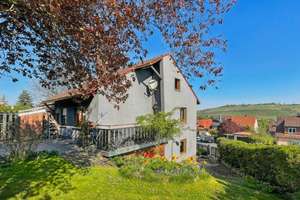 Charmante Doppelhaushälfte in bester Lage von Heidingsfeld – Garten, Balkon & Fernblick – Die vollständige Adresse der Immobilie erhältst du vom Anbieter., 97084 Heidingsfeld, Würzburg – Vorschaubild 1