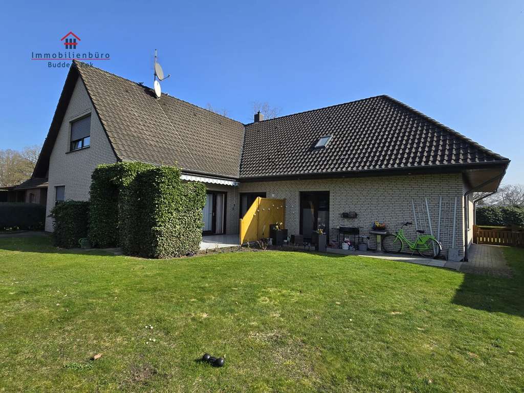 Immobilie in Bösel - Mehrfamilienhaus (tw. vermietet) mit großzügigem Grundstück // Bösel - Bild 2