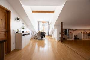 Zentrale 3-Zimmer-Wohnung mit Tageslichtbad und Einbauküche