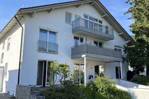 Lichtdurchflutete 2-Zimmer-EBK- Dachgeschosswohnung mit Süd-Balkon & Top-Anbindung – Rothenfelser Straße 4, 81249 München – Vorschaubild 1