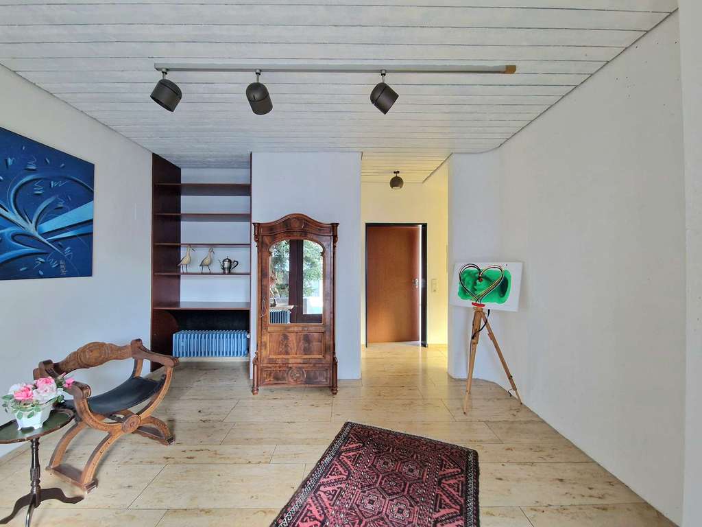 Immobilie in Aichwald - Wohnen & Arbeiten vereint - Haus mit großer Lagerfläche & flexibler Raumaufteilung - Bild 2