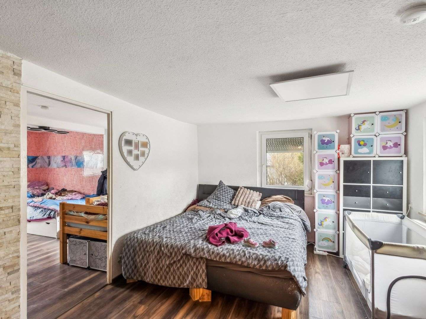 Immobilie in Weinstadt - Sehr viel Platz zum Gestalten: Zweifamilienhaus in Weinstadt - Bild 1