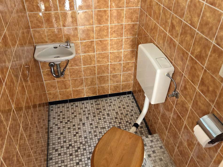 separates WC