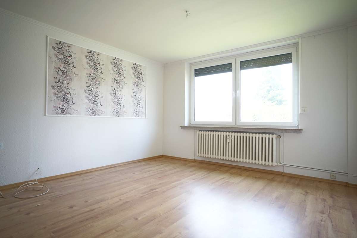 Immobilie in Schiffdorf - Volksbank Immobilien:
Einfamilienhaus mit Einliegerwohnung auf herrlichem Grundstück - Bild 1