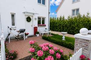Moderne DHH (BJ 2020) im Grünen | Viel Platz auf 4 Ebenen mit Keller & Dampfbad | OHNE MAKLER – Die vollständige Adresse der Immobilie erhältst du vom Anbieter., 15711 Königs Wusterhausen – Vorschaubild 1