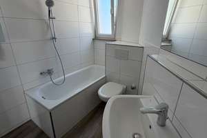 Helle, frisch modernisierte 2 Zimmerwohnung