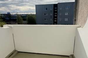 Bezugsfreie 3-Raumwohnung mit Designbodenbelag, Wannenbad, Balkon und Pkw-Stellplatz!!! – Hundsburgallee 7, 18106 Schmarl, Rostock – Vorschaubild 8
