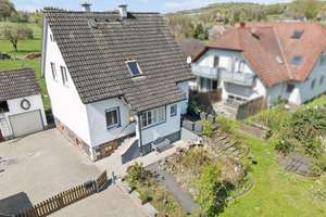 Entzückendes Einfamilienhaus in idyllischer Lage mit tollem Eckgrundstück – Die vollständige Adresse der Immobilie erhältst du vom Anbieter., 63683 Ortenberg – Vorschaubild 3