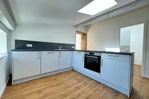 Neubaukomfort trifft historischen Charme – großzügige Wohnung, ideal für WGs
