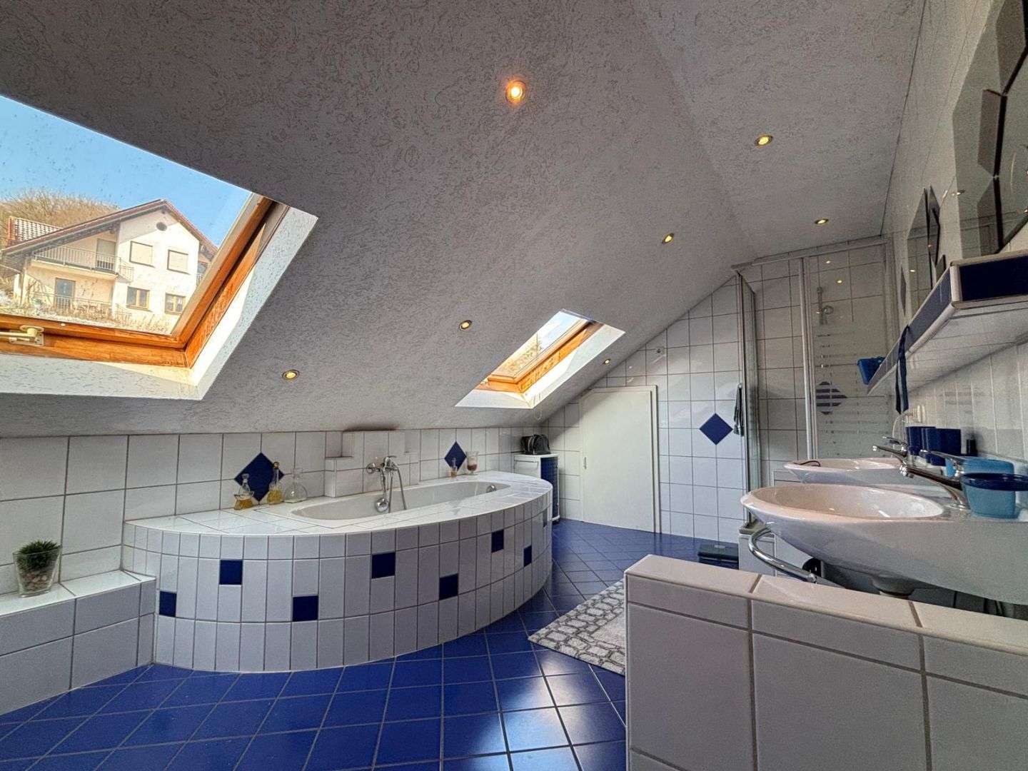 Immobilie in Eschau - Großzügiges Zuhause mit Weitblick in Eschau – ideal für Familien und Mehrgenerationen - Bild 0