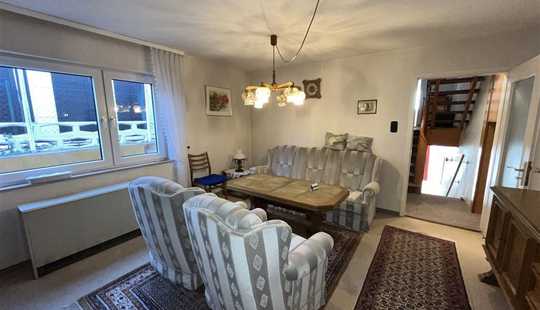 Bild von EUPORA® Immobilien: Wohnhaus mit Garten und Schuppen.