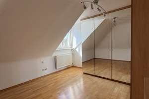 Wohnen über den Dächern - Teilmöblierte Maisonettewohnung mit Skyline-Blick – 60528 Niederrad, Frankfurt am Main – Vorschaubild 12