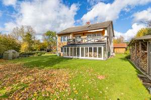 Lichtdurchflutete Erdgeschosswohnung mit großem Garten & Wintergarten – renoviert