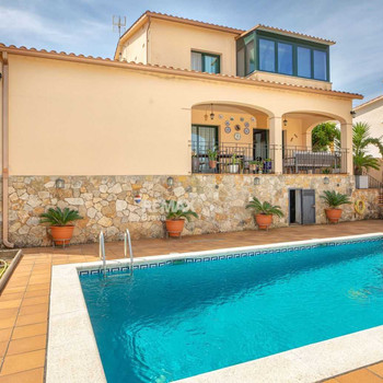 Elegante Mittelmeer-Villa in SAgaró, nur wenige Minuten vom Strand Sant Pol entfernt