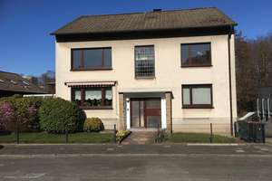 Renovierte 4-Zimmer-Wohnung mit Balkon in RS-Lüttringhausen -von privat-