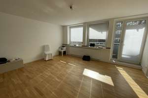 Umfänglich modernisiertes 1 Zimmer Apartment mit Einbauküche und Balkon