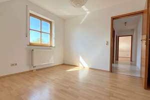 Voller Licht & Wärme: 4 Zimmer Maisonette – Ihr eigenes Haus im Dachgeschoss – Die vollständige Adresse der Immobilie erhältst du vom Anbieter., 96163 Gundelsheim – Vorschaubild 9