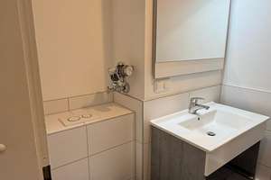 Helles und ruhiges 1-Zimmer-Apparement (für  1 Person) mit kl. Balkon in M-NeuhausenBalkon – Landshuter Allee 79, 80637 Dom Pedro, München – Vorschaubild 8