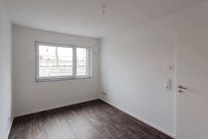 Harmonische 2-Zimmer-Wohnung mit 1 Schlafzimmer, Stellplatz und Wärmepumpe in Köln-Brühler Straße – Brühler Straße 299, 50968 Raderthal, Köln – Vorschaubild 3