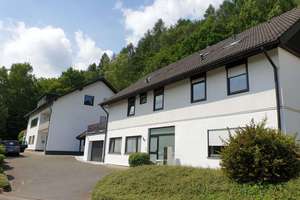 Kapitalanleger aufgepasst! 2 Mehrfamilienhäuser mit angrenzendem Baugrundstück – Die vollständige Adresse der Immobilie erhältst du vom Anbieter., 34474 Diemelstadt – Vorschaubild 1