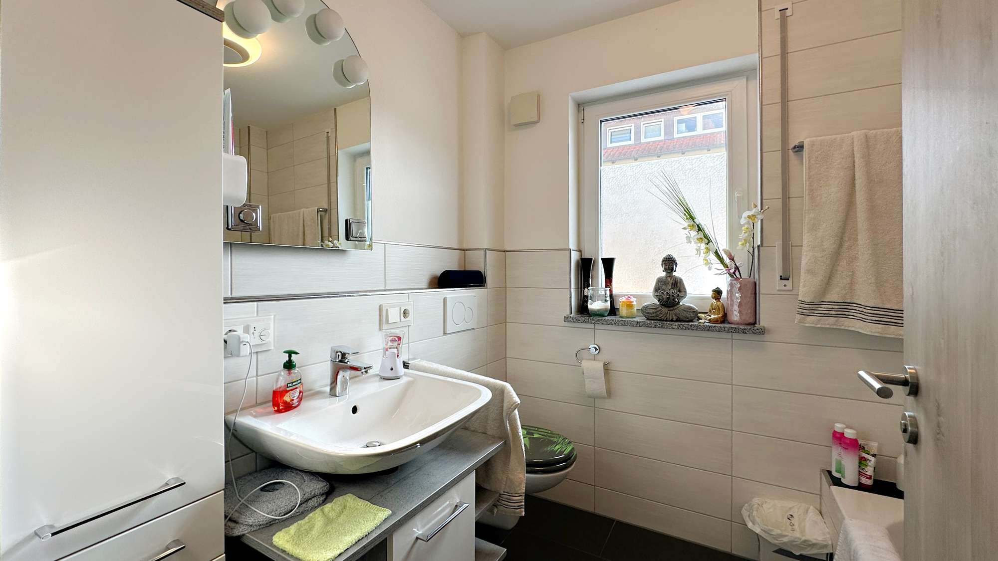 Immobilie in Deining - Hochwertige 2-Zimmer-Wohnung mit Südterrasse und Privatgarten - Bild 0